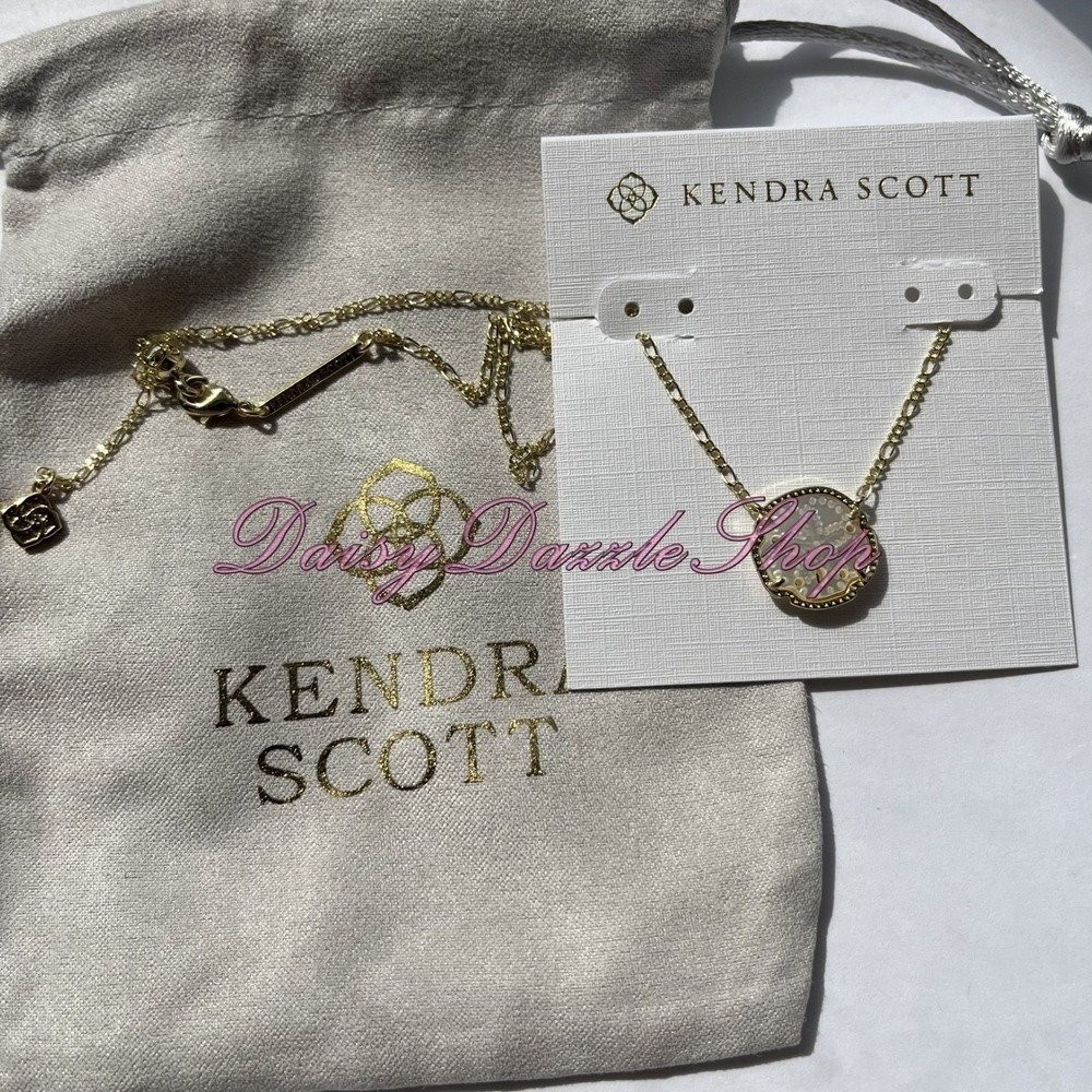 ✨Kendra Scott Sand Dollar Gold Pendant Necklace In Natural Mother of Pearl New✨ - Picture 5 of 8
